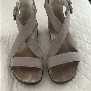 Naot Tan Sandals Criss-Cross Design Cushioned Footbed